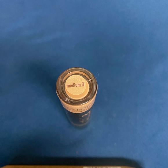 Stila Pixel Perfect Concealer in Medium 3 full size - Picture 3 of 7